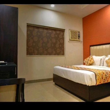 Hotel Deviram Palace Агра Экстерьер фото