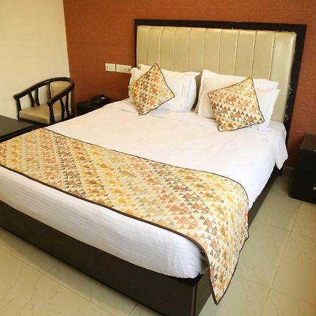 Hotel Deviram Palace Агра Экстерьер фото