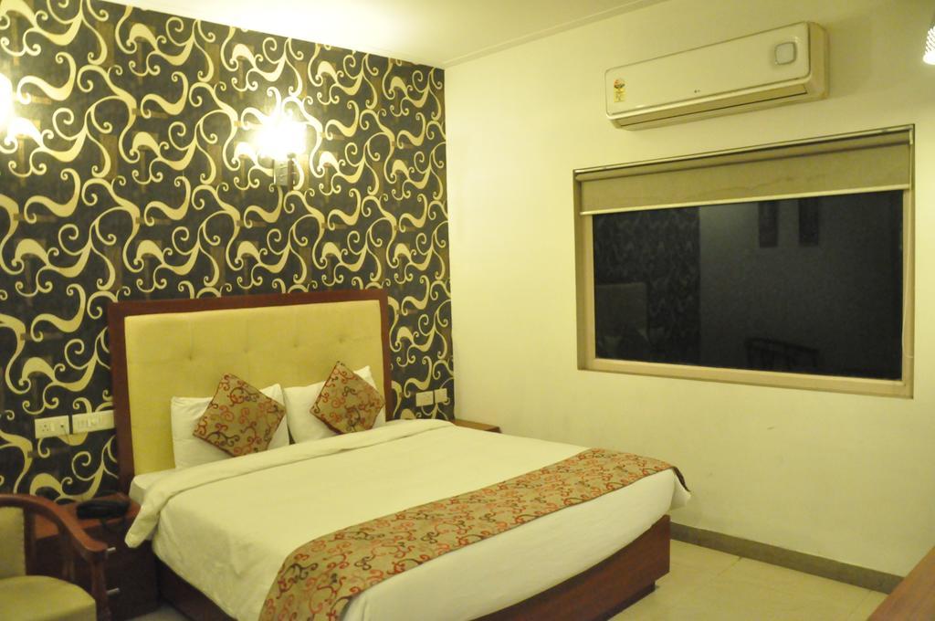 Hotel Deviram Palace Агра Экстерьер фото