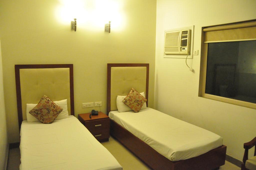 Hotel Deviram Palace Агра Экстерьер фото