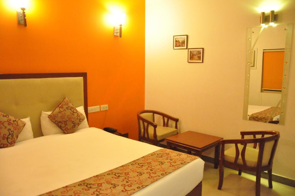 Hotel Deviram Palace Агра Экстерьер фото