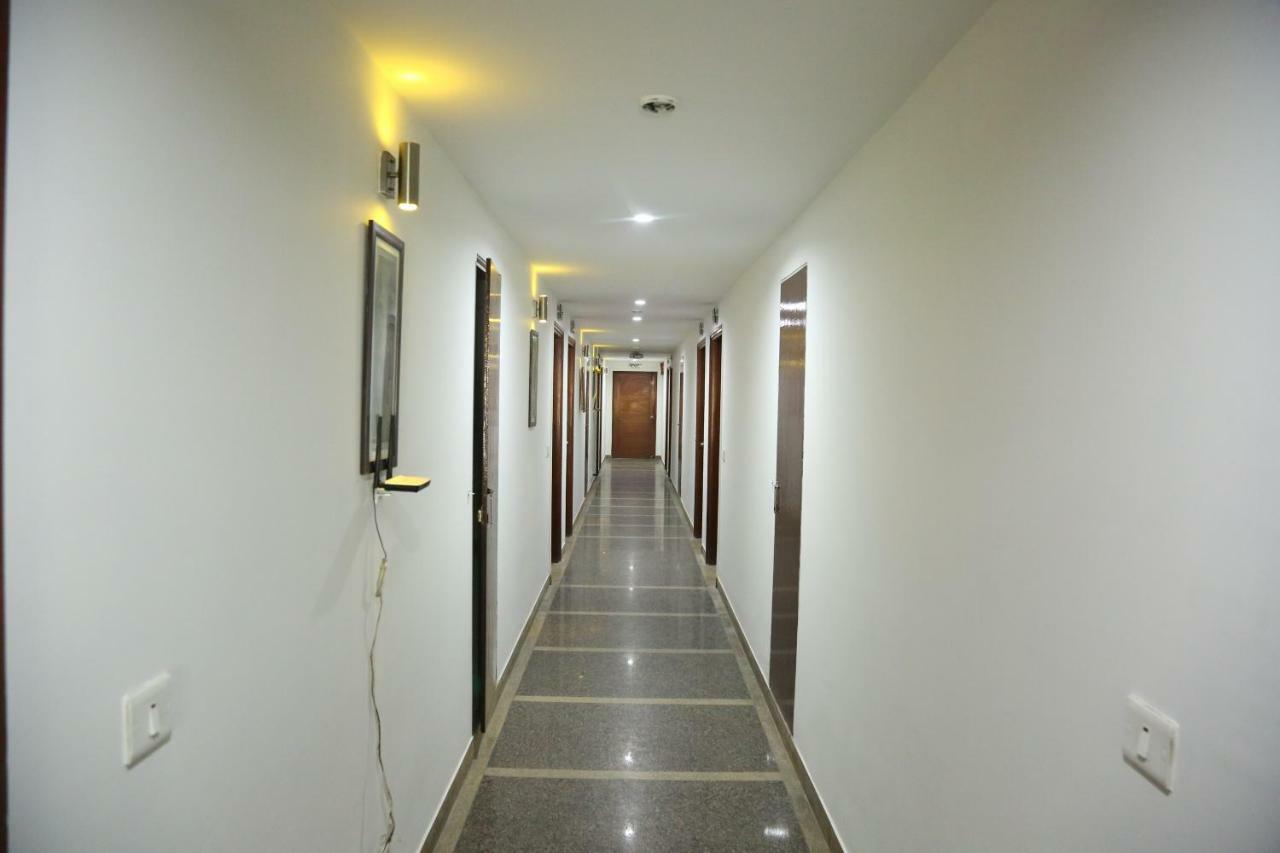 Hotel Deviram Palace Агра Экстерьер фото